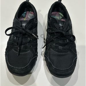Women’s Black Skechers Size 5-5  Like New!